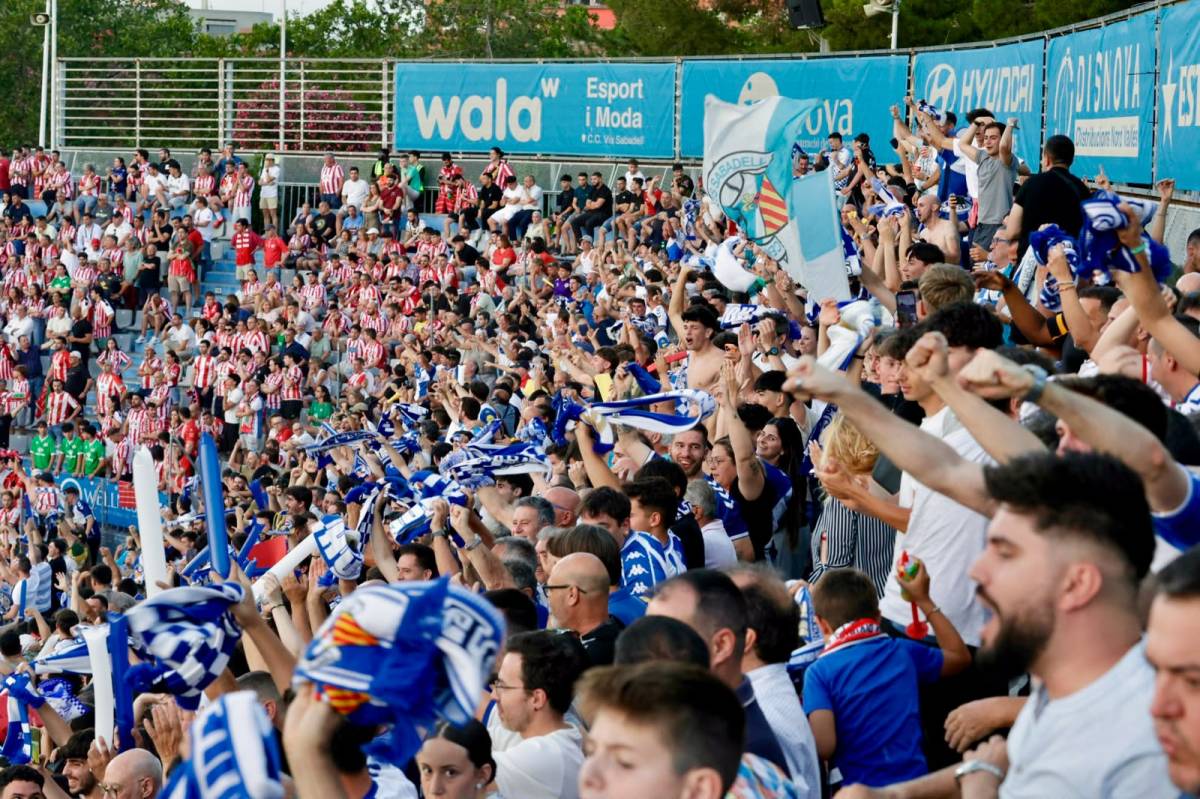 L`afició, celebrant el primer gol - Juanma Peláez L`afició, celebrant el primer gol
