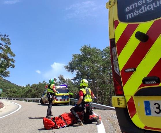 Un motorista ferit greu en precipitar-se per un barranc prop de Josa i Tuixén, a l'Alt Urgell