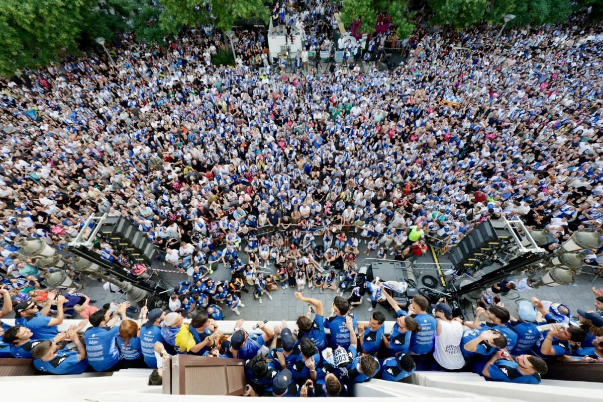 FOTOS | Bany de masses d'un CE Sabadell de Segona