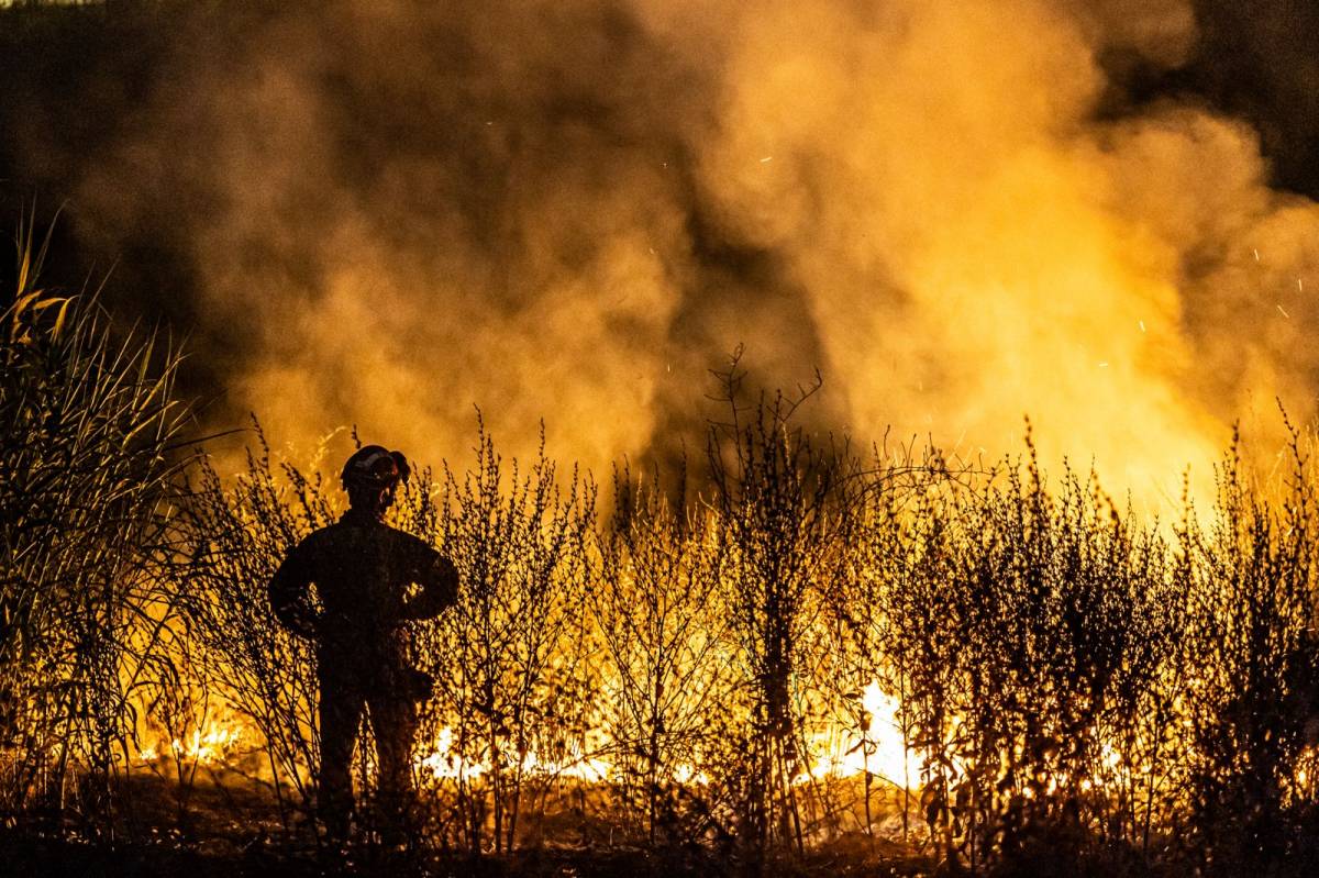 Nit marcada pels incendis a Sabadell: sis focs mobilitzen els Bombers en poques hores