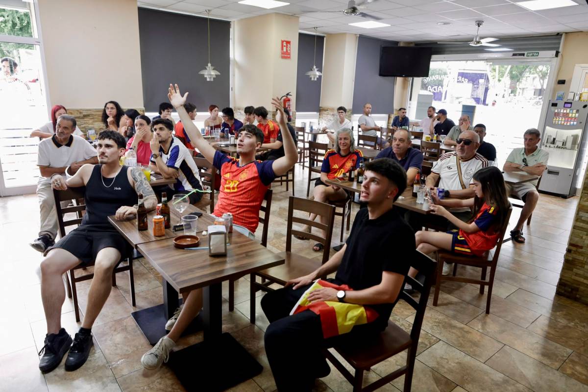 Ambient de Mundial als bars de l`Eix Macià - JUANMA PELÁEZ Ambient de Mundial als bars de l`Eix Macià