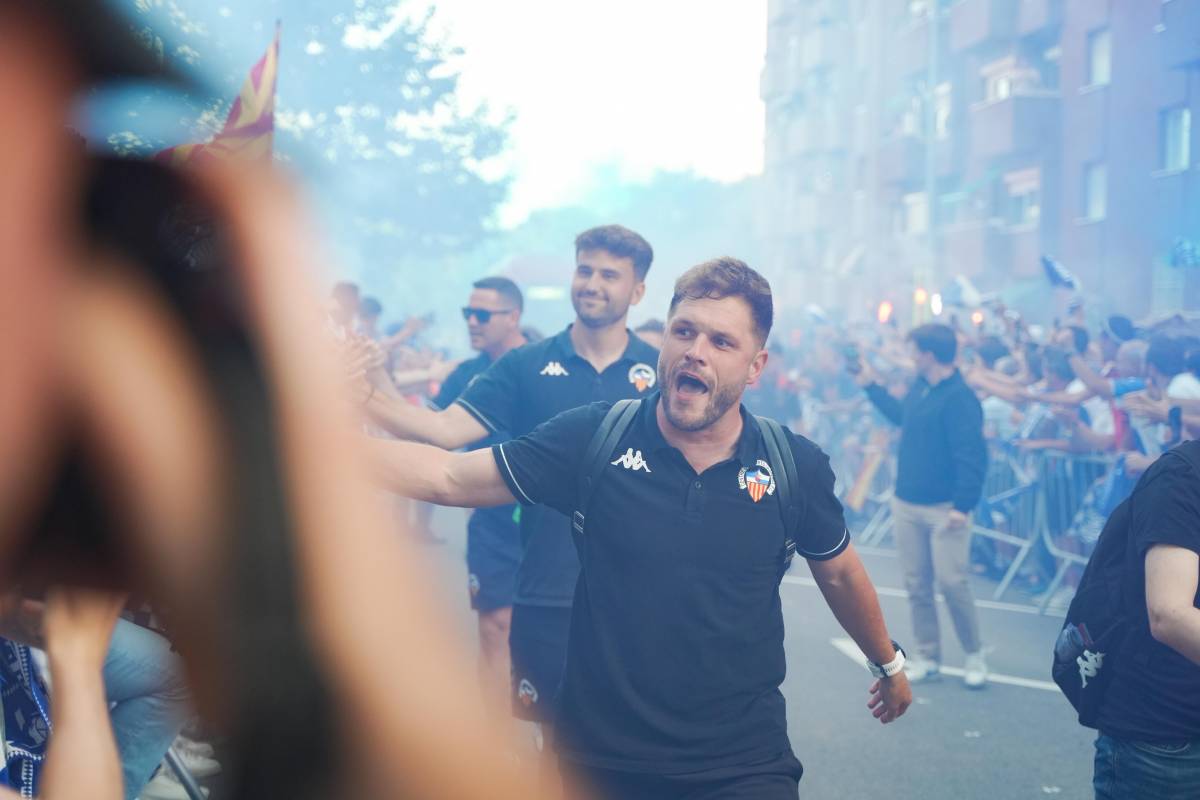 Costa, en la rebuda a l`equip abans del duel