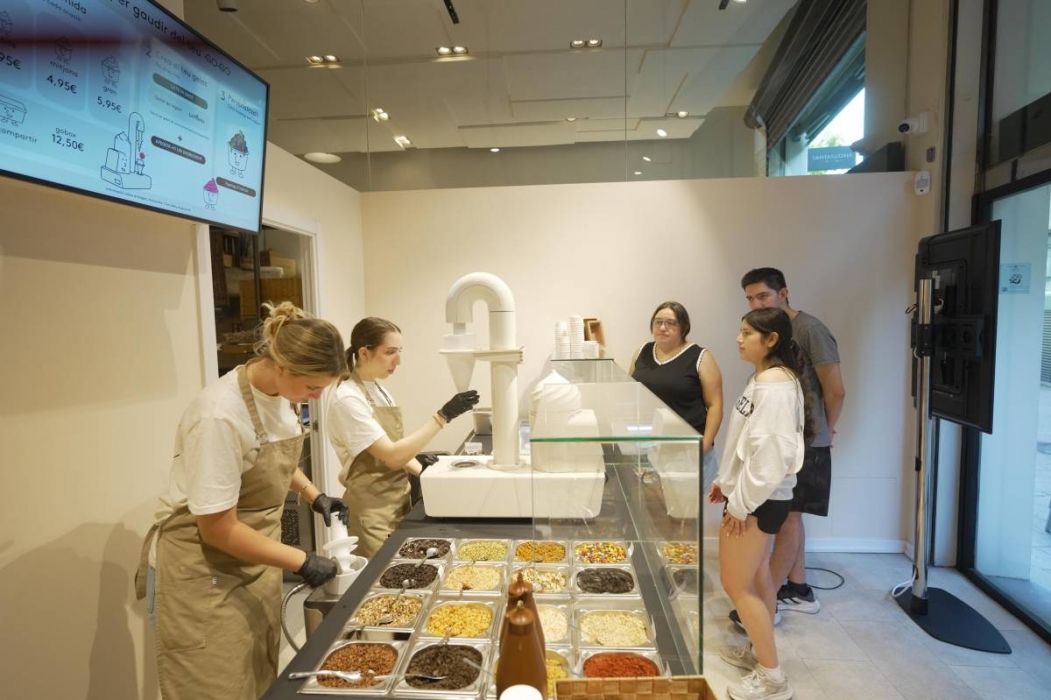 VÍDEO | La 'fàbrica de gelats' més petita del món està a Sabadell 