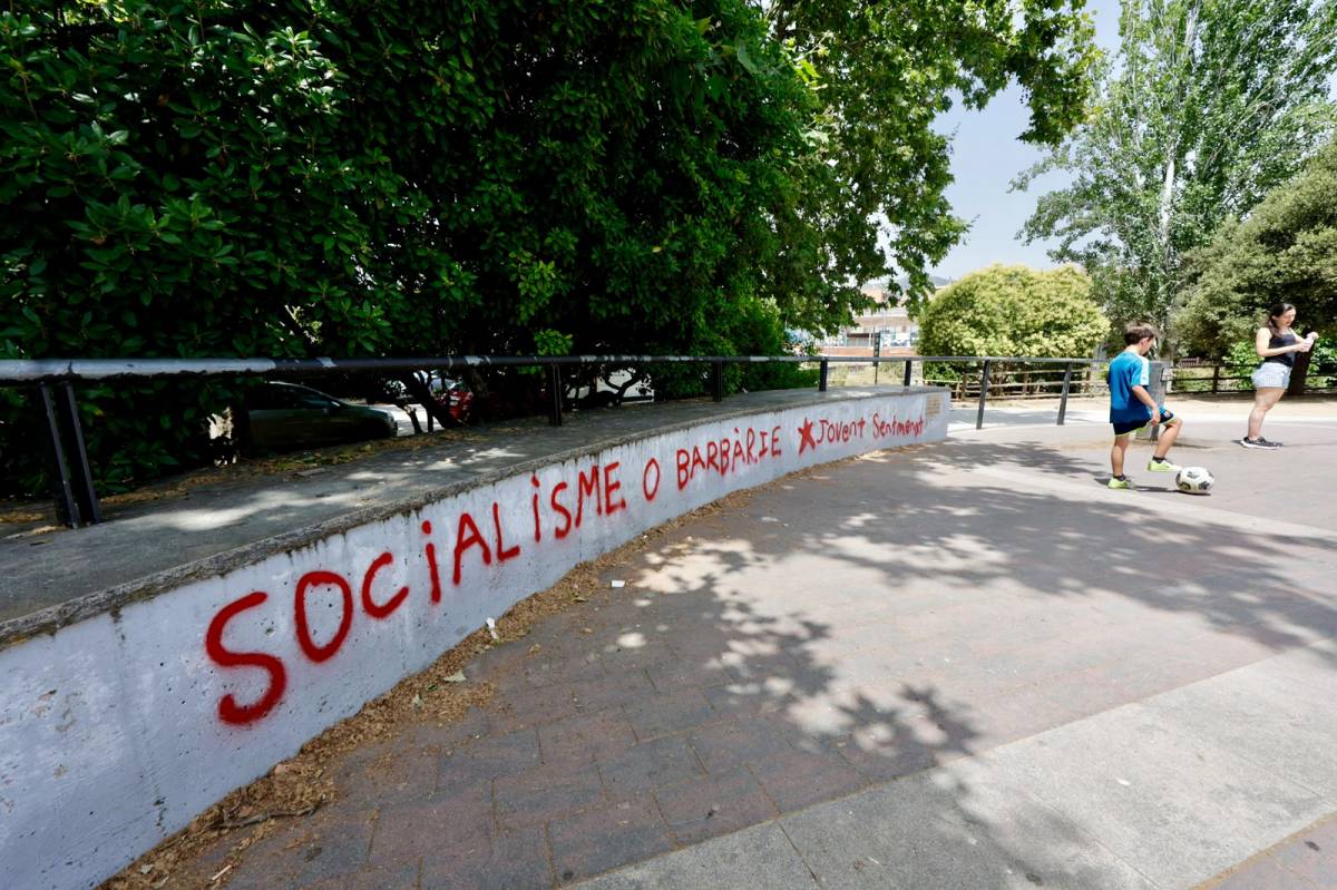 Pintades al parc de la Riera de Sentmenat - Juanma Peláez Pintades al parc de la Riera de Sentmenat