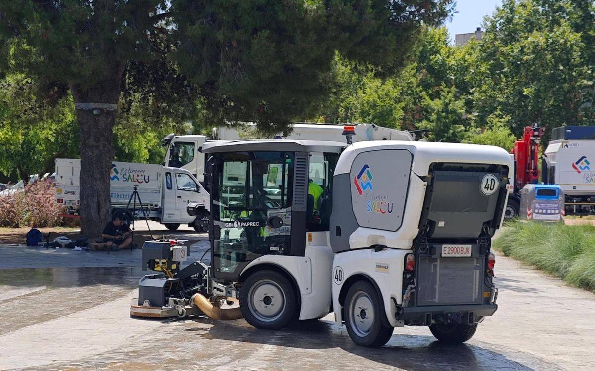 Salou fa un salt endavant en la cura de l'espai públic amb l'estrena de la nova flota de neteja viària