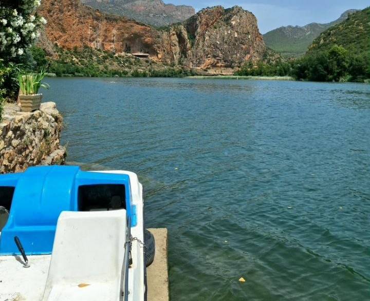 Detall d'una barca buida als marges del pantà de Sant Llorenç - Àlvar Llobet
