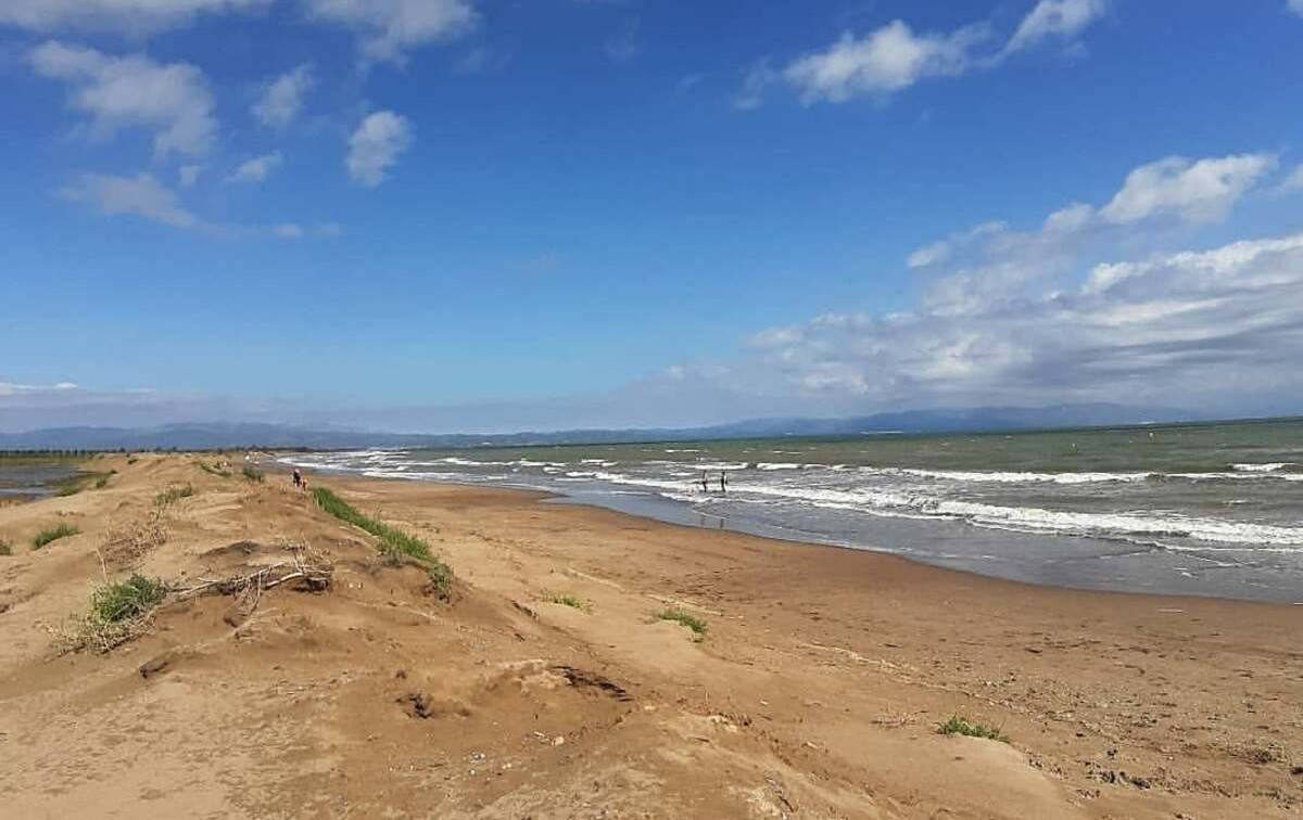 Platja de la Bassa de l`Arenal a l`Ampolla. 