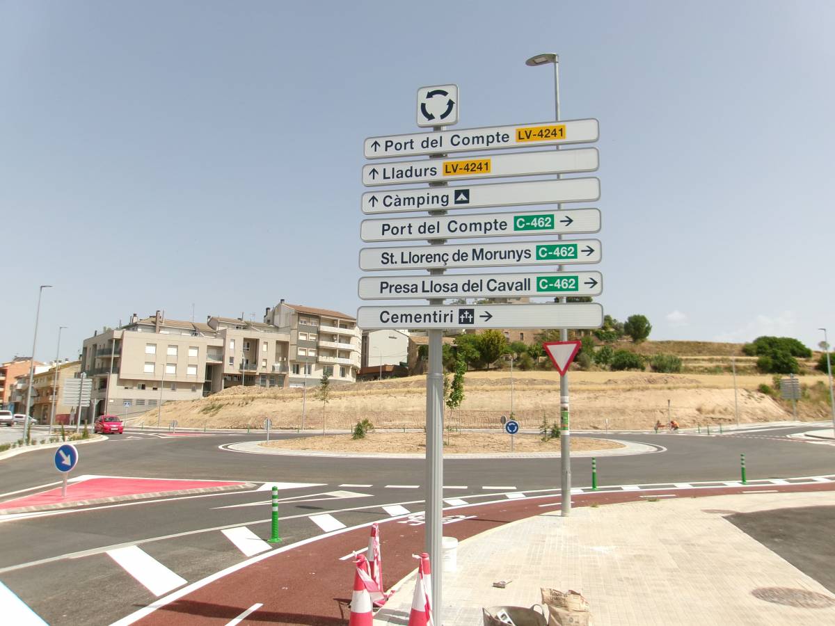 Desajustaments tipogràfics a la senyalització de la nova rotonda del Vinyet de Solsona