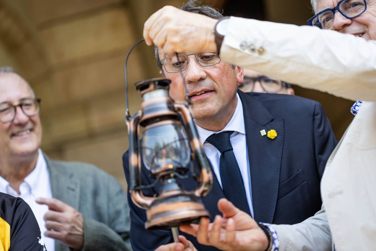 Josep Rull, durant l'arribada de la Flama del Canigó   - Hugo Fernández Alcaraz