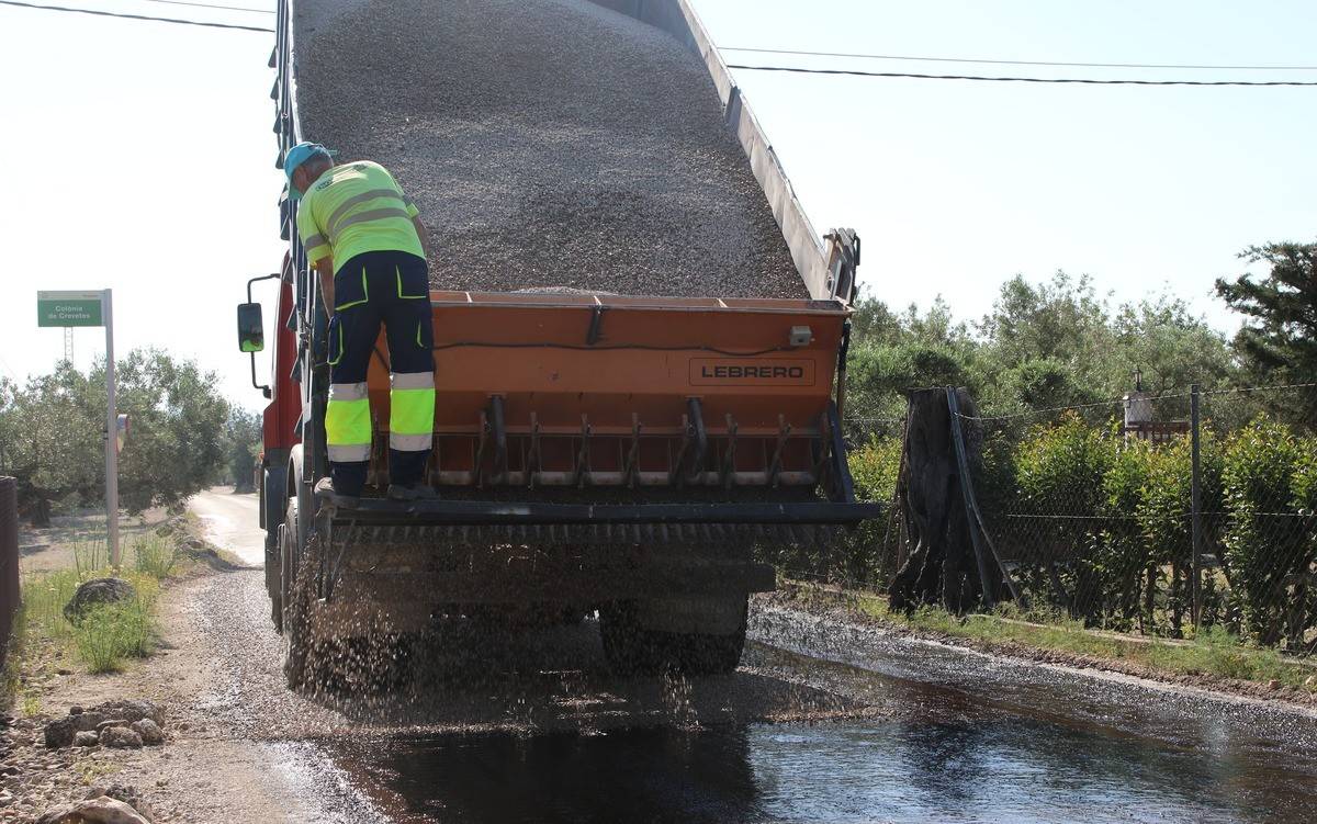 Roquetes posa al dia quatre camins municipals amb obres de reparació