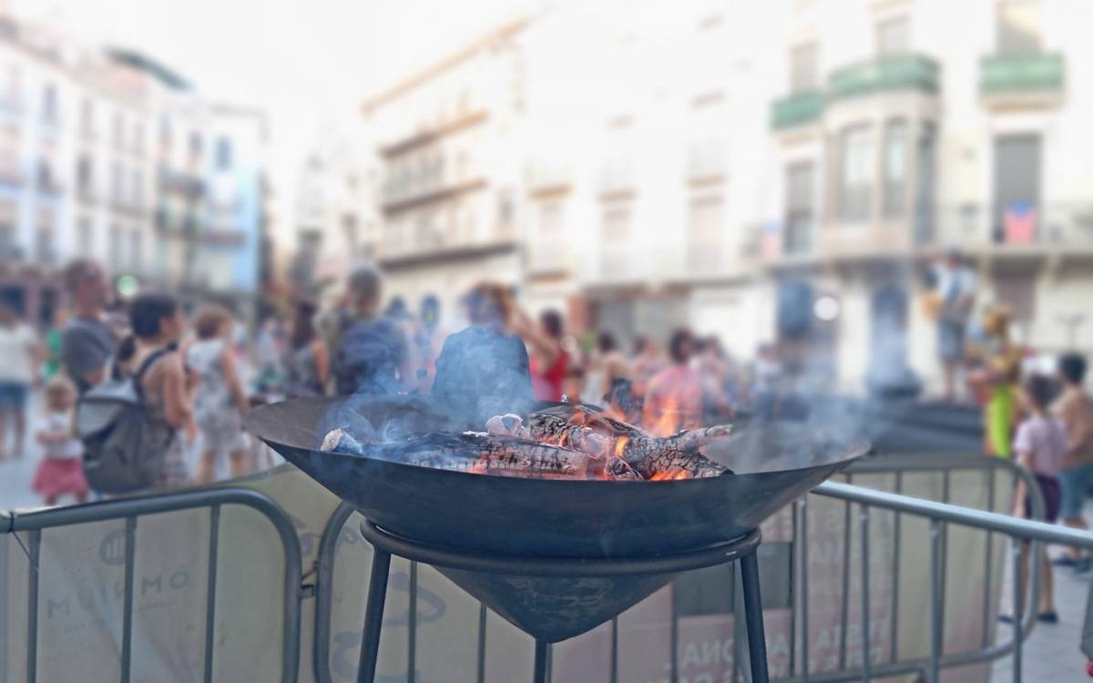 Manresa dona la benvinguda a l'estiu amb l'estrena de la primera foguera infantil de Sant Joan