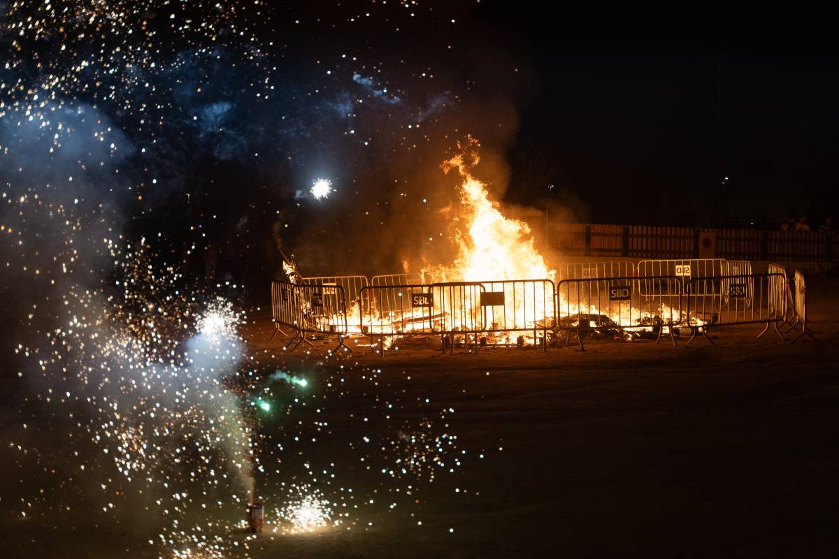 La foguera del Torrent del Capellà per Sant Joan - David Chao La foguera del Torrent del Capellà per Sant Joan