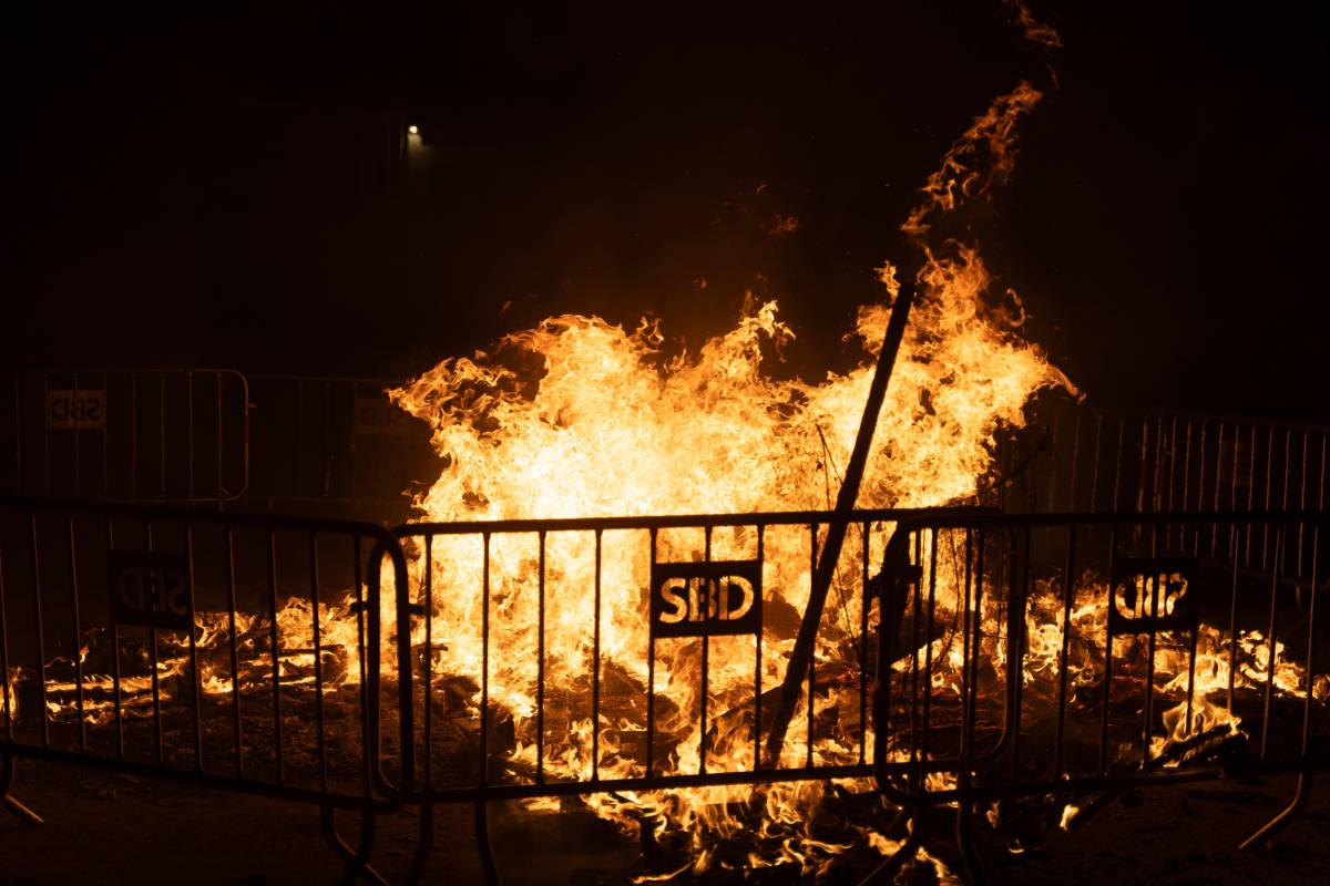 La foguera del Torrent del Capellà per Sant Joan - David Chao La foguera del Torrent del Capellà per Sant Joan