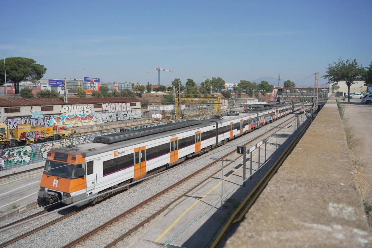 Cau un cotxe a les vies del tren a Sabadell - David Chao Cau un cotxe a les vies del tren a Sabadell
