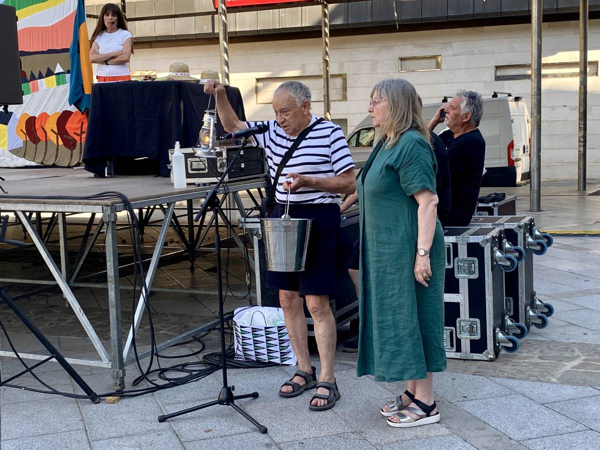 Arribada de Jaume Monmany amb la Flama del Canigó