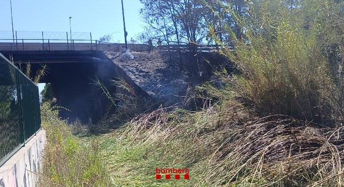 Es restableix la circulació d'alta velocitat entre Girona i Barcelona després d'un incendi forestal