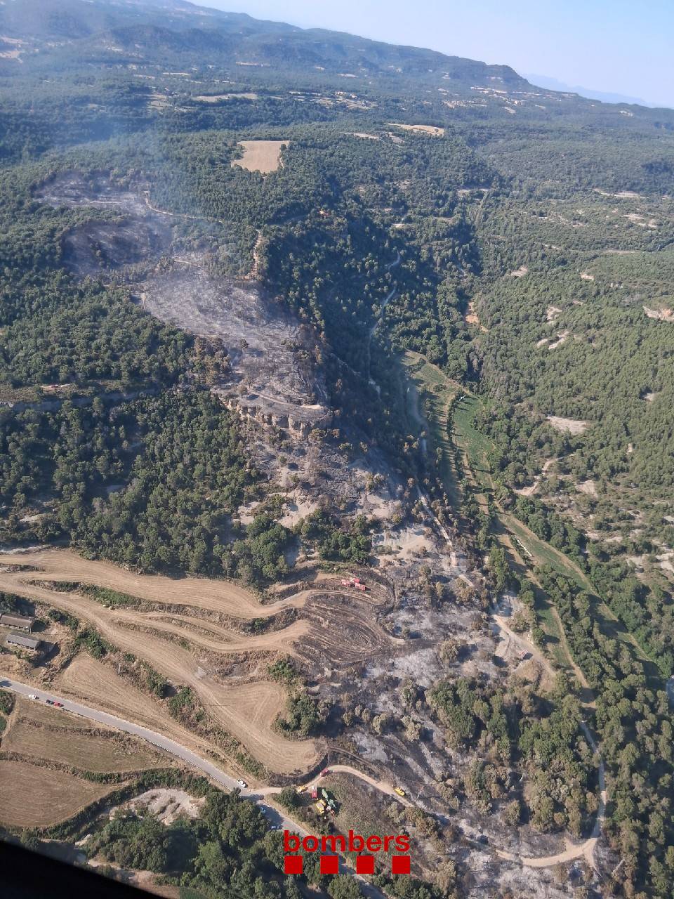 Estabilitzen l'incendi a Sant Quirze de Safaja i aixequen el confinament