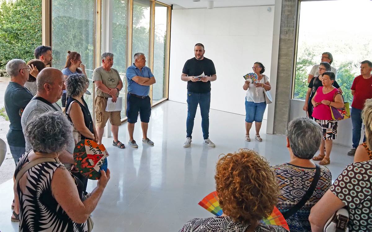 Prop de 200 persones visiten la futura Biblioteca-Centre Cultural de Súria abans de la seva inauguració