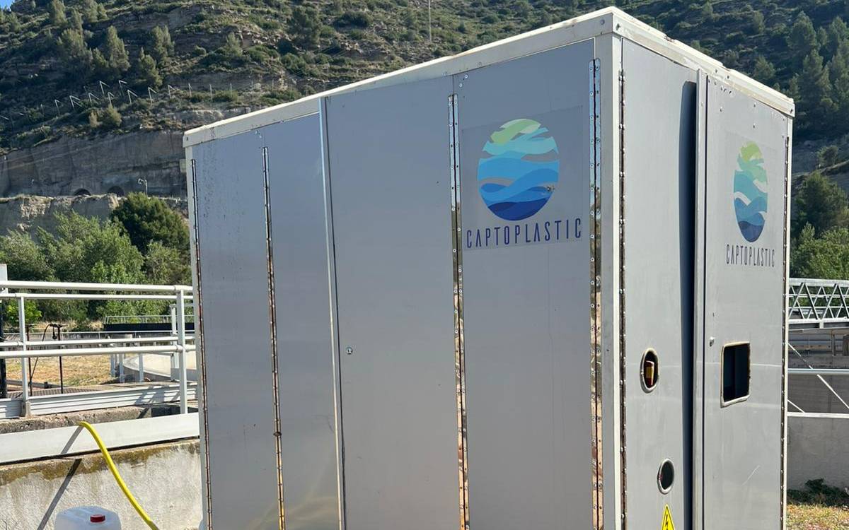 Un estudi a la depuradora de Manresa analitza la presència de microplàstics a l'aigua residual
