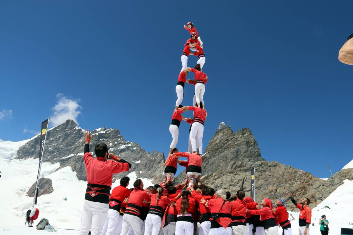 Els Castellers de Barcelona i els de Lausana aixequen els castells a major altitud de la història