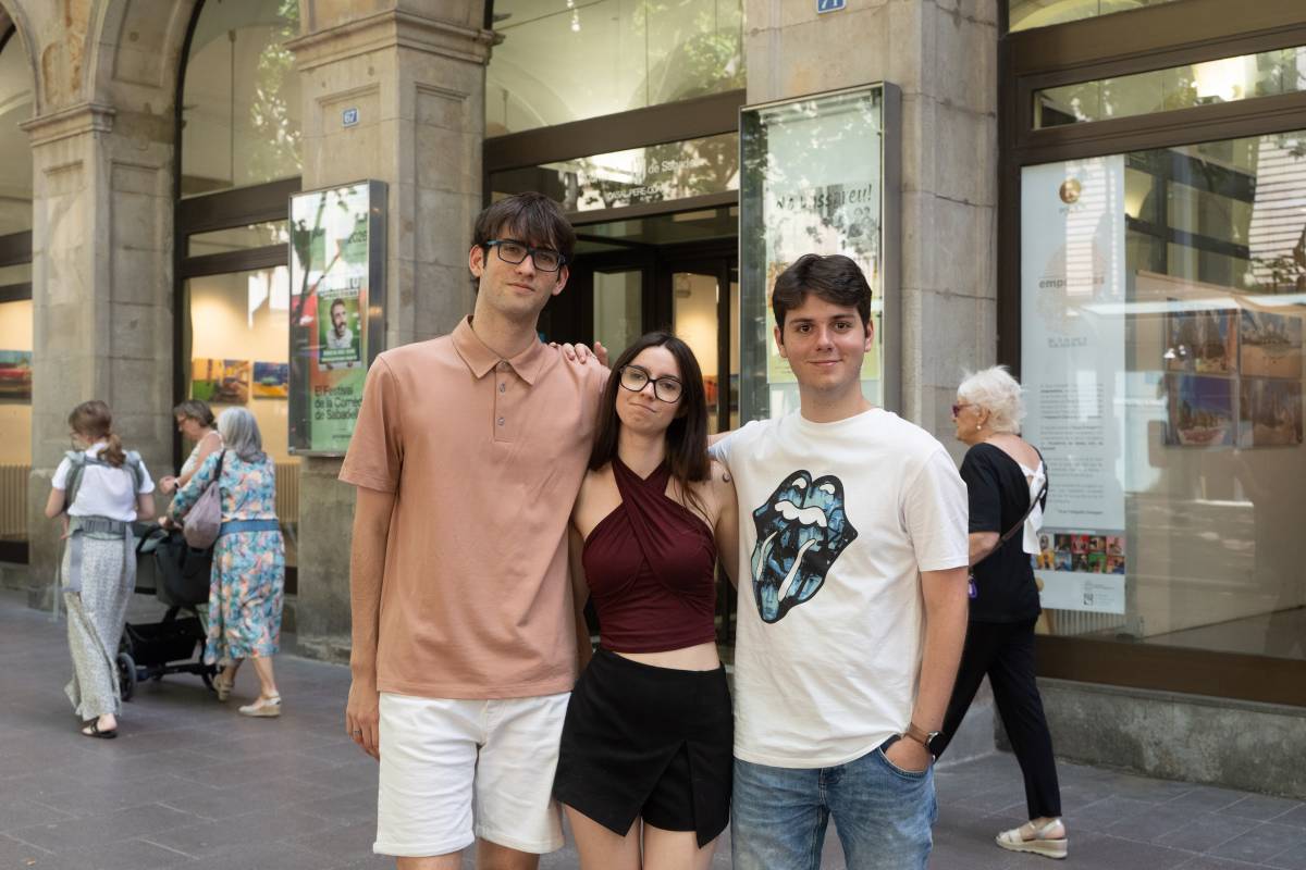 La Paula, el Roger i el David, al Casal Pere Quart
