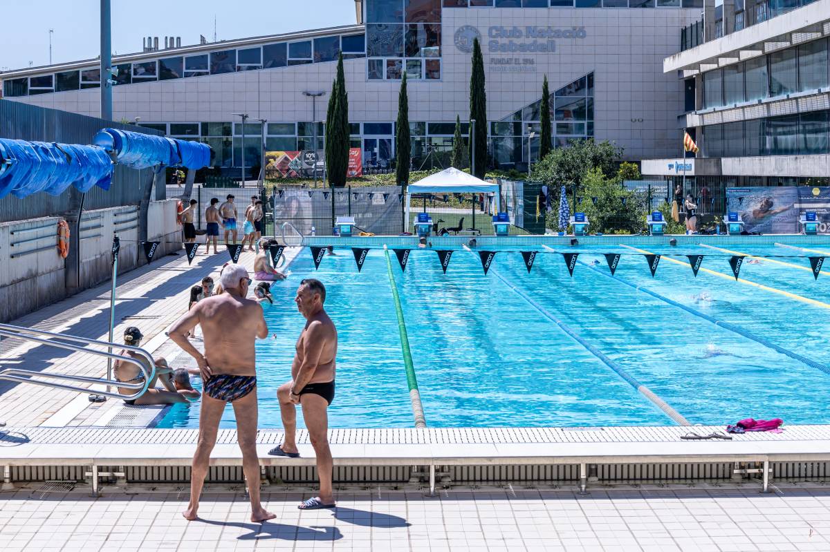 La piscina exterior de Can Llong a vessar