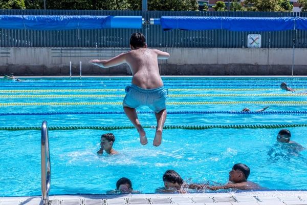 Els errors que posen en risc la teva salut a l'hora de banyar-se a la platja o la piscina