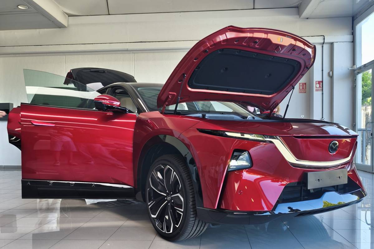 Movento reforça l'aposta pel vehicle elèctric amb la presentació del nou Mazda CX-6e a Terrassa