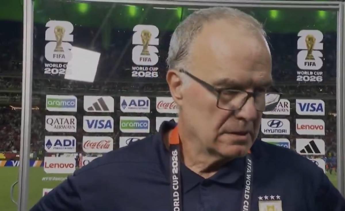 L’entrenador de l’Uruguai perd els papers després de la derrota contra Espanya