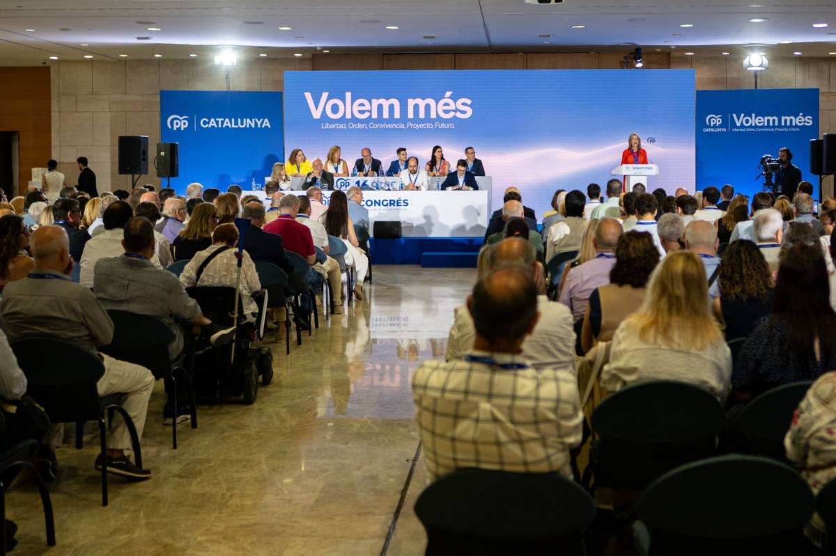«Llei i ordre» i ni parlar-ne de Junts: el PP català aprova per unanimitat la ponència política