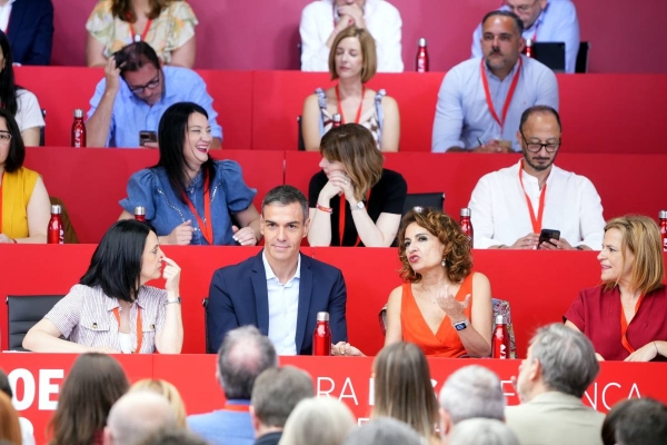 Sánchez, davant del PSOE: «Netejarem el que calgui i continuarem governant»