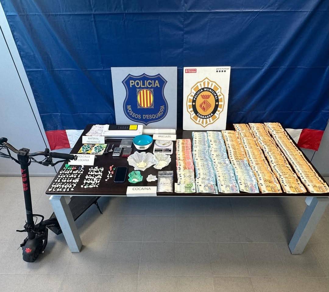 Nou cop al tràfic de drogues a Terrassa: dos detinguts i 25.000 euros intervinguts 
