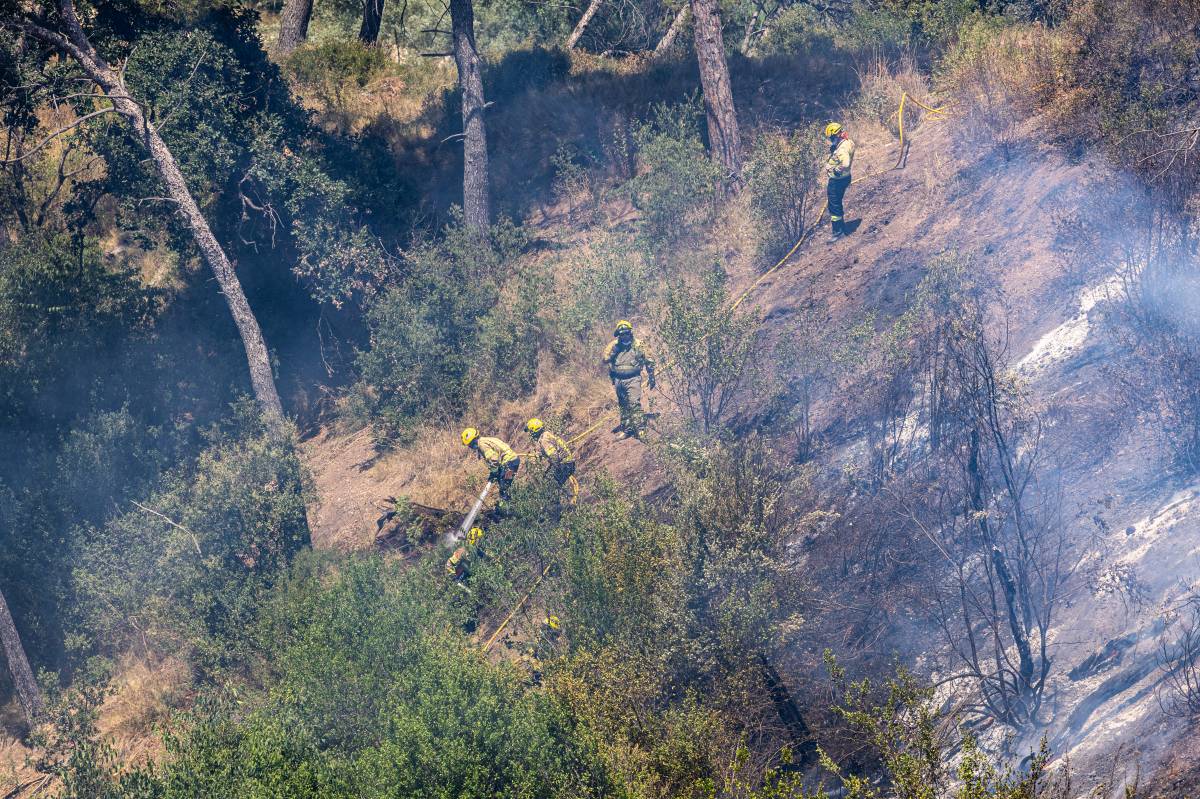 FOTOS | Ensurt per un incendi a prop de Can Jonqueres de Sabadell
