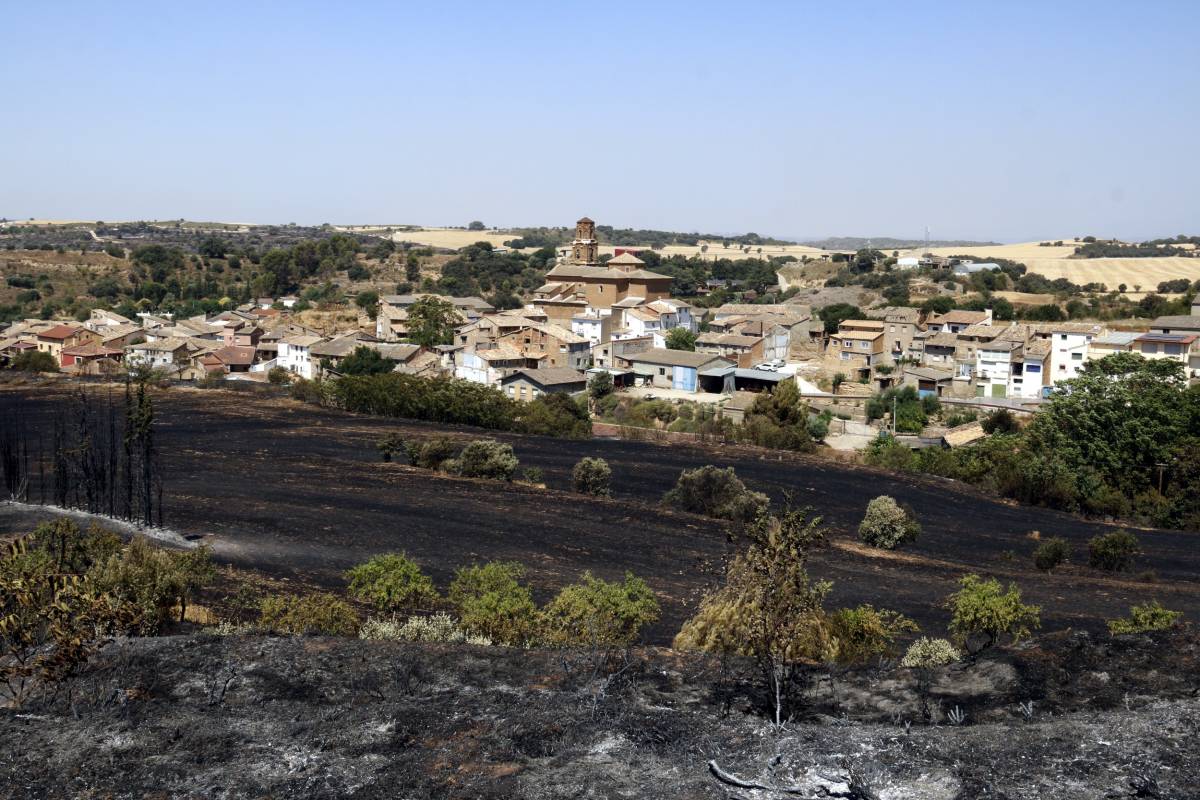 L'incendi a la Franja de Ponent queda estabilitzat i els veïns desallotjats poden tornar a casa
