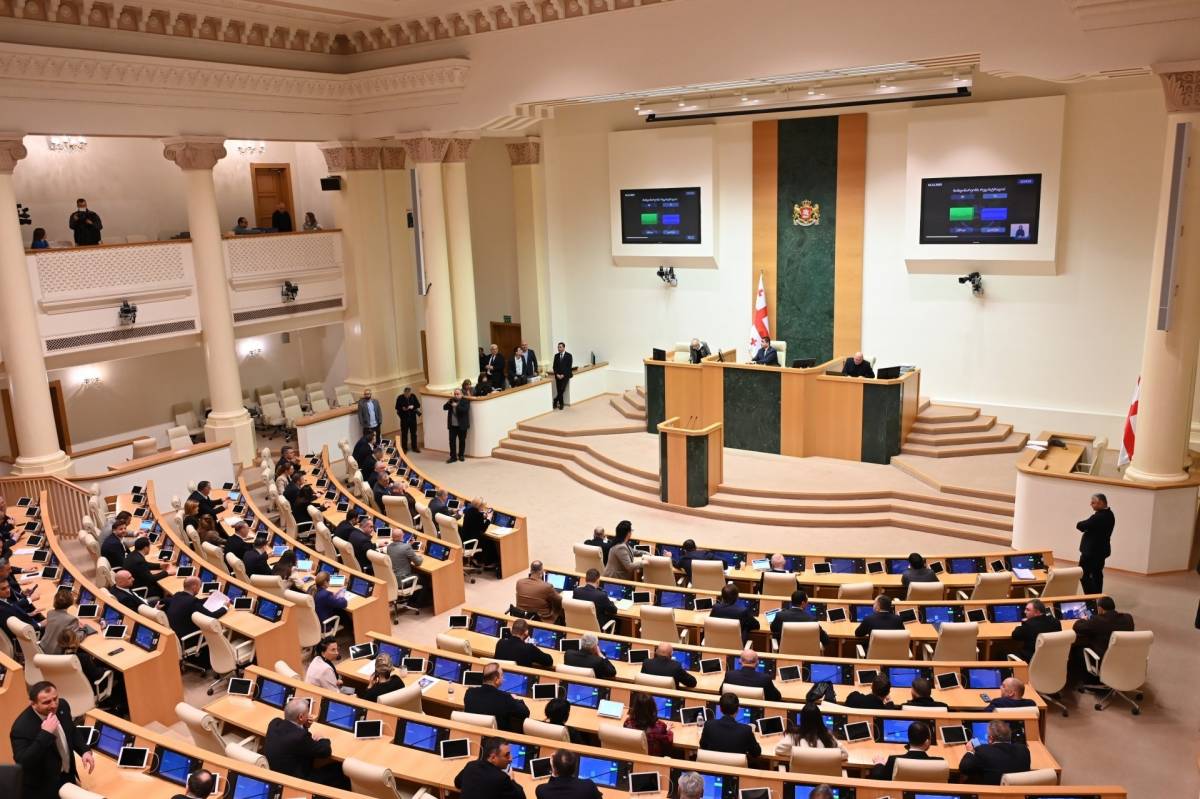 Una votació al Parlament de Geòrgia acaba amb una batalla campal entre diputats