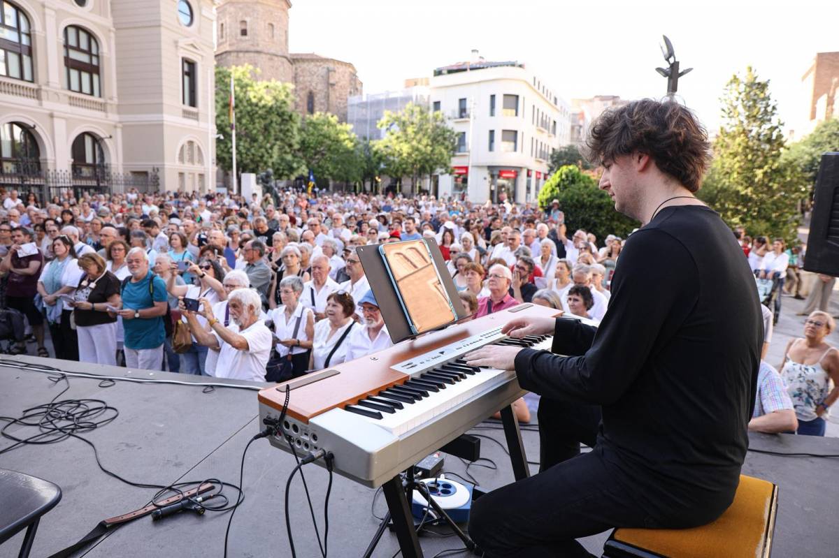 FOTOS | Sabadell canta els cent anys de l'himne que va substituir 'Els Segadors' durant la dictadura franquista