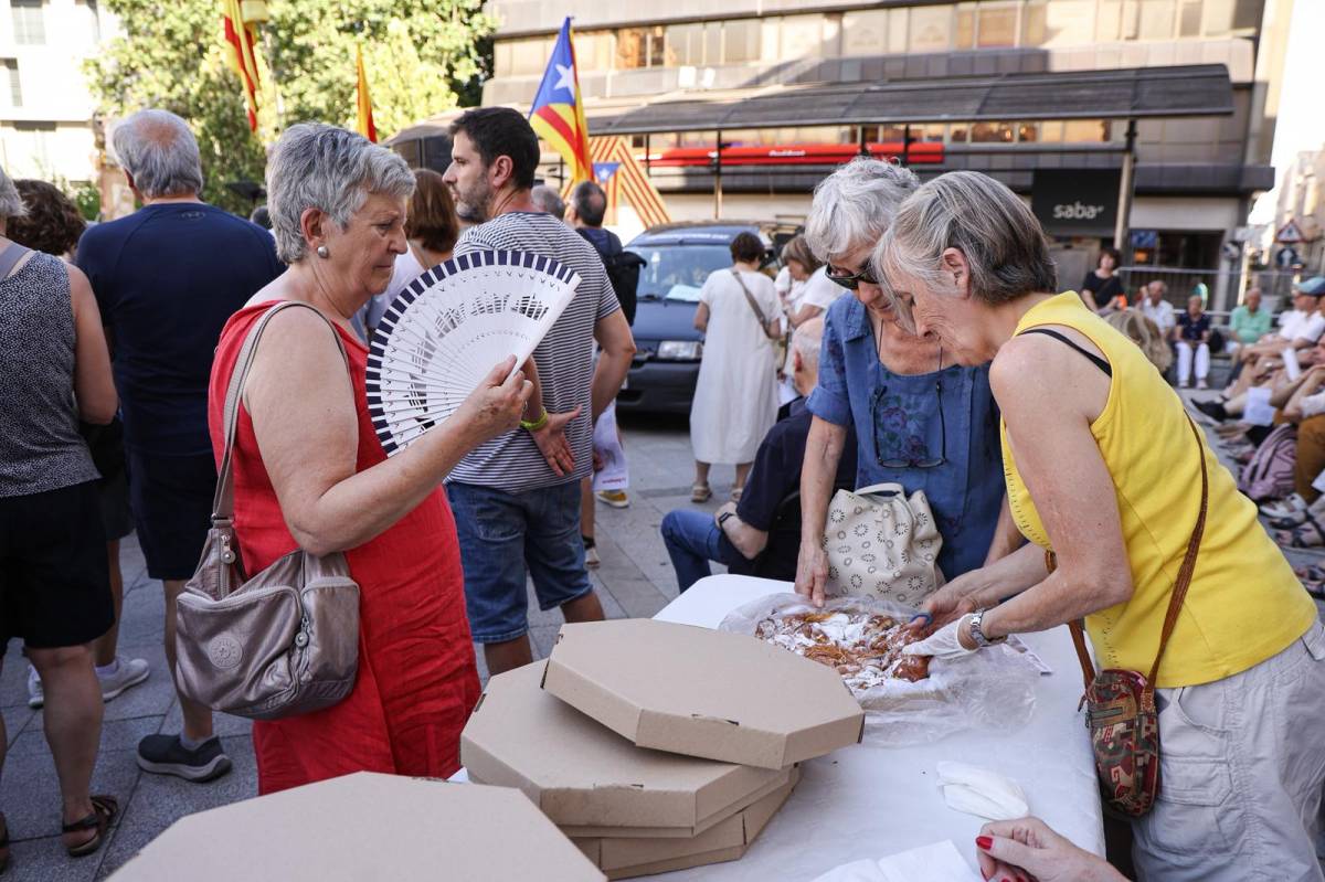 Sabadell omple la plaça del Doctor Robert per cantar `La Balanguera`