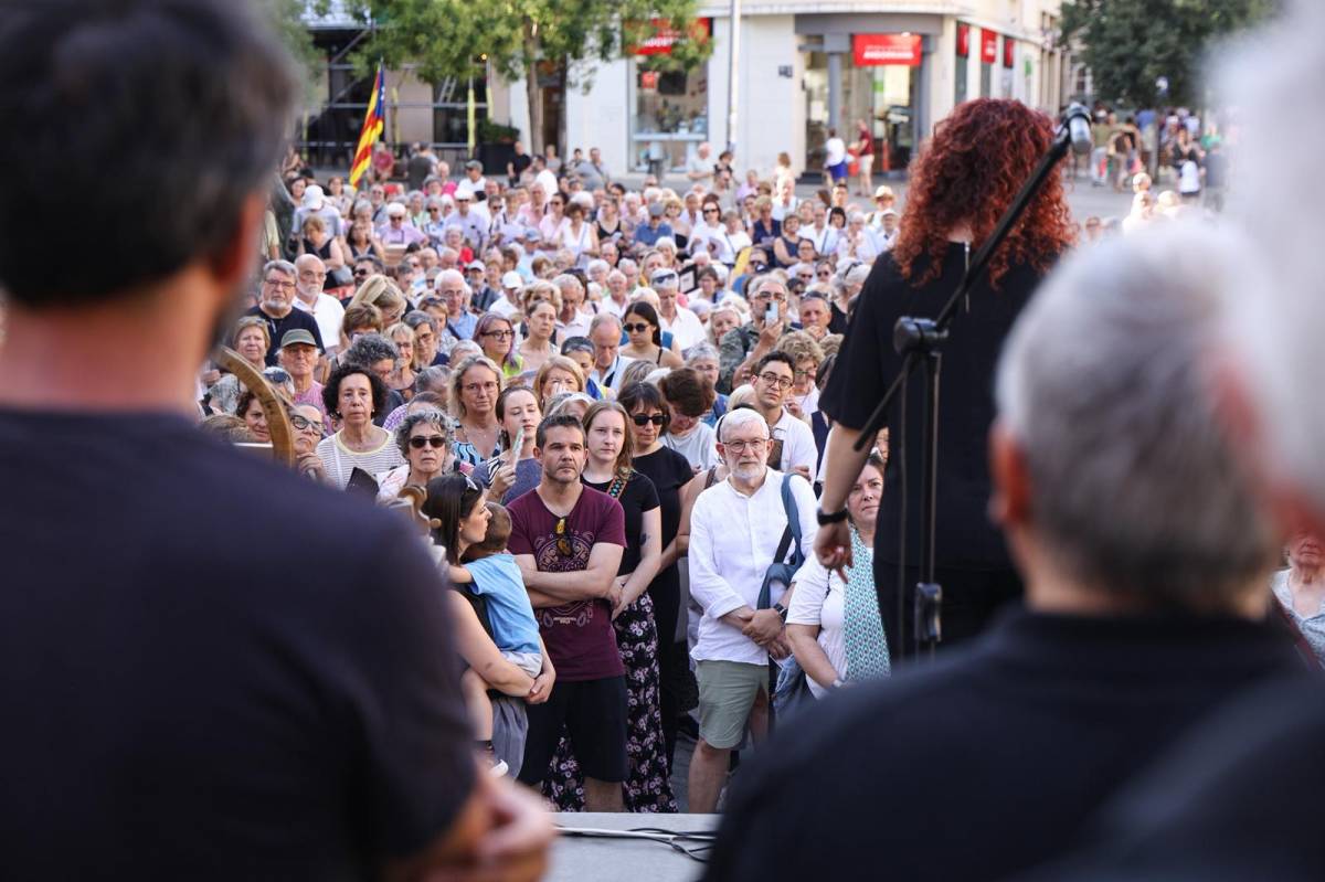 Sabadell omple la plaça del Doctor Robert per cantar `La Balanguera`