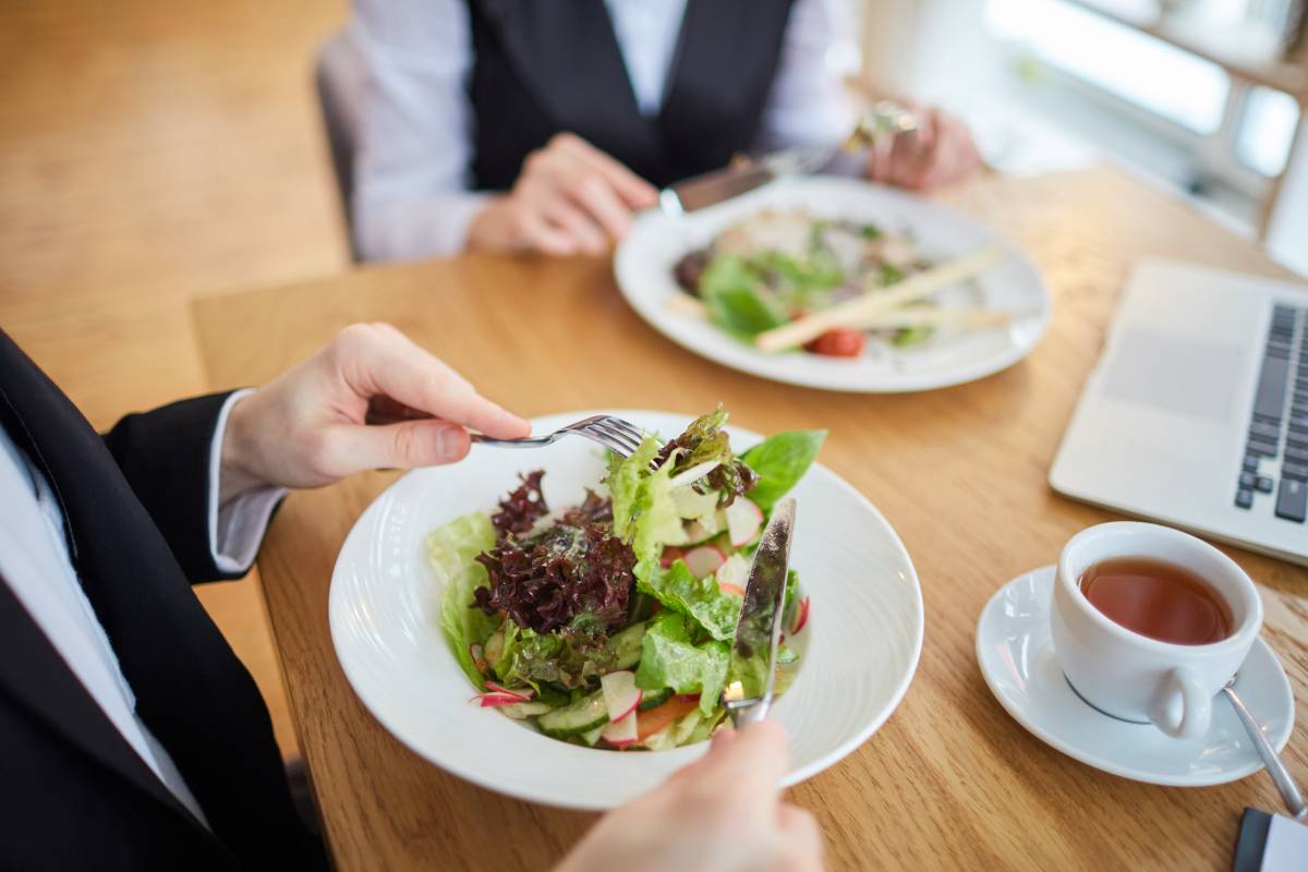 La dieta que pot ajudar a viure més anys, segons un estudi: «El secret no és reduir les calories»