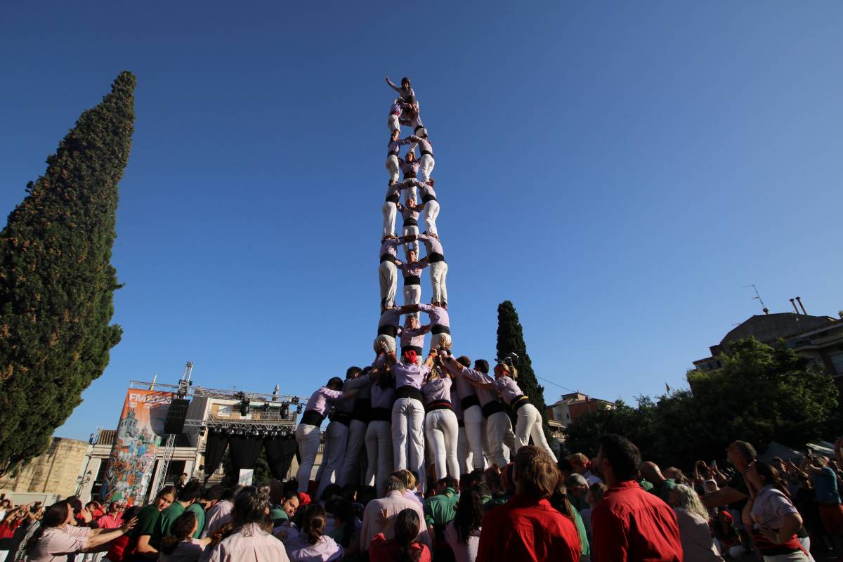 Les interrupcions no aturen els Minyons que ja miren els castells de 9