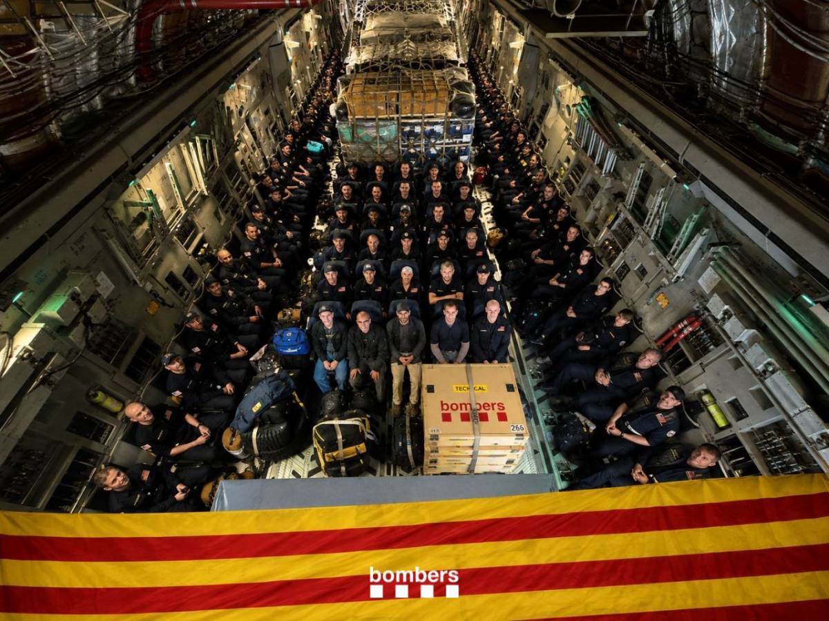 Arriben a Veneçuela els 14 bombers de la Generalitat especialitzats en estructures col·lapsades