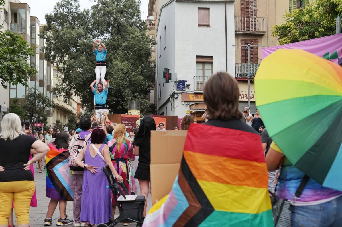 Els Castellers de Terrassa, la Pàjara i la Batucada So M Maurina han dut a terme actuacions durant el recorregut - Nebridi Aróztegui