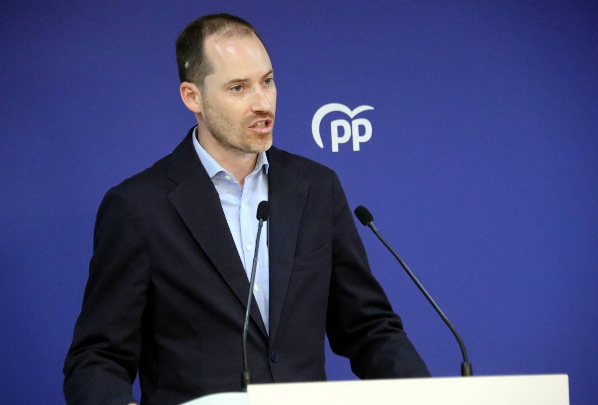 El PP «amnistia» Junts per fer caure Sánchez: «No mirem el retrovisor»
