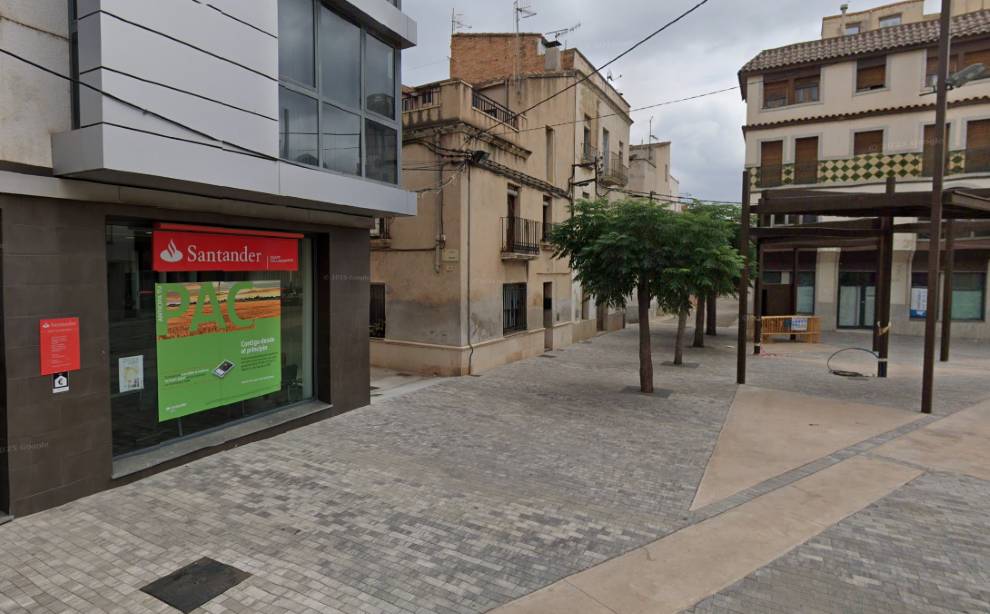 Un lladre ruixa amb esprai irritant els empleats d'una entitat bancària a Jesús per robar