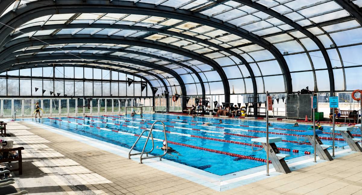 Detingut un noi per una presumpta agressió sexual a dues nenes en una piscina de Balaguer