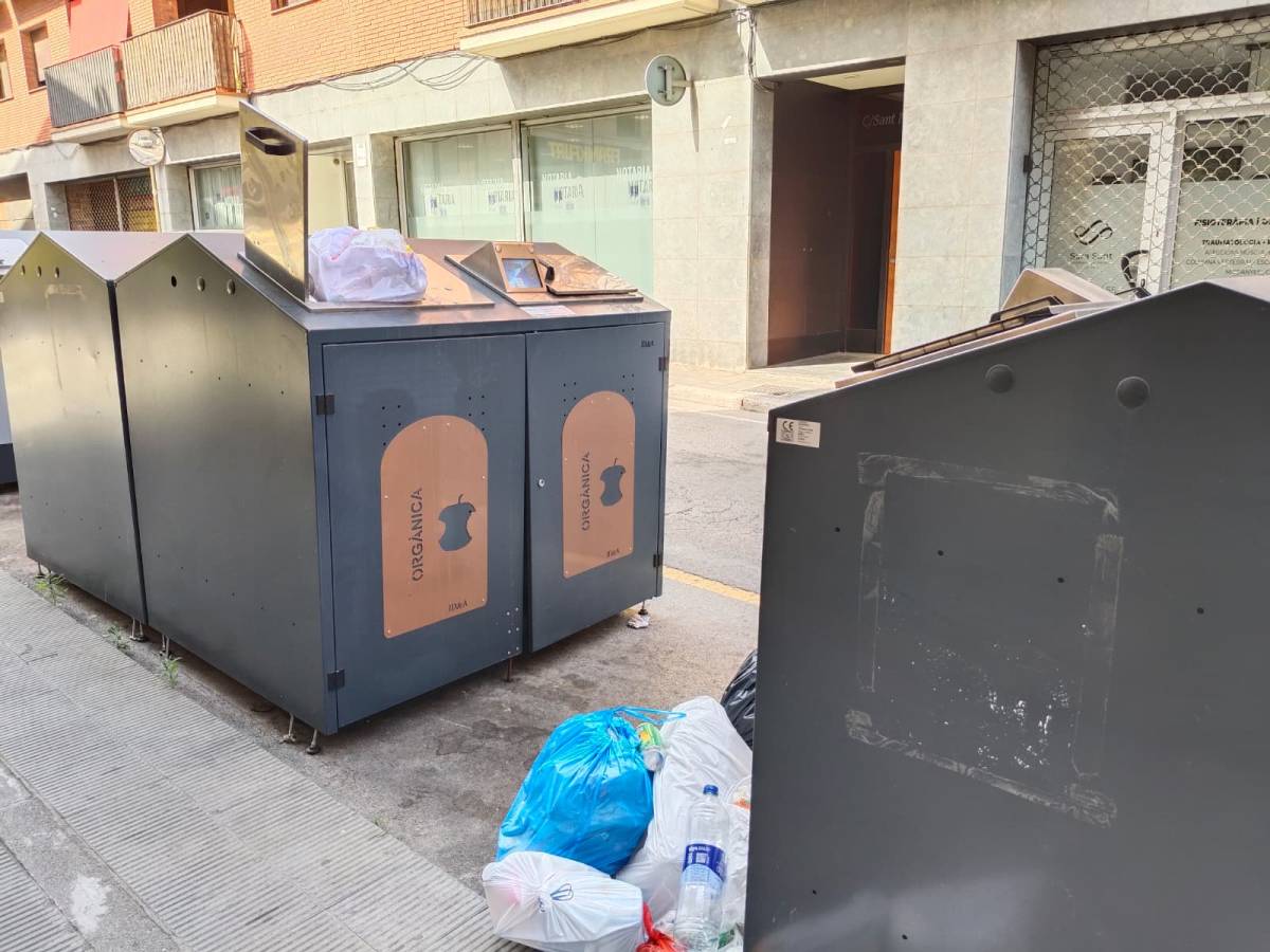 Contenidors tancats a Sant Celoni. - Bernat Castanyer