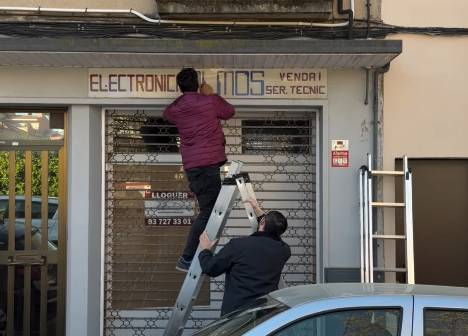 Rescat del rètol d`Electrònica Olmos, al carrer de Fèlix Amat