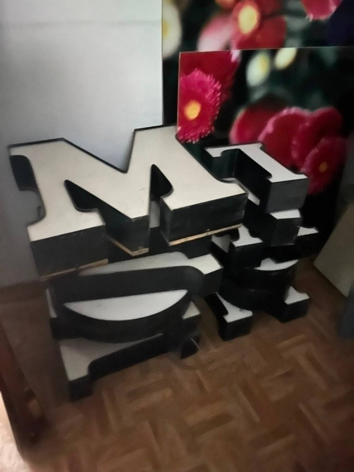 Lletres de l`antiga botiga La Moda