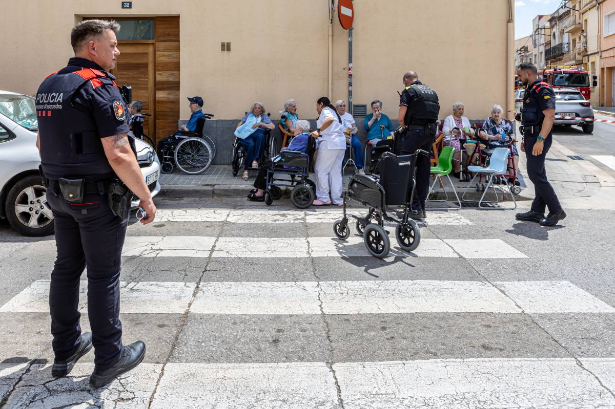 Evacuació d`una residència d`avis a Sabadell