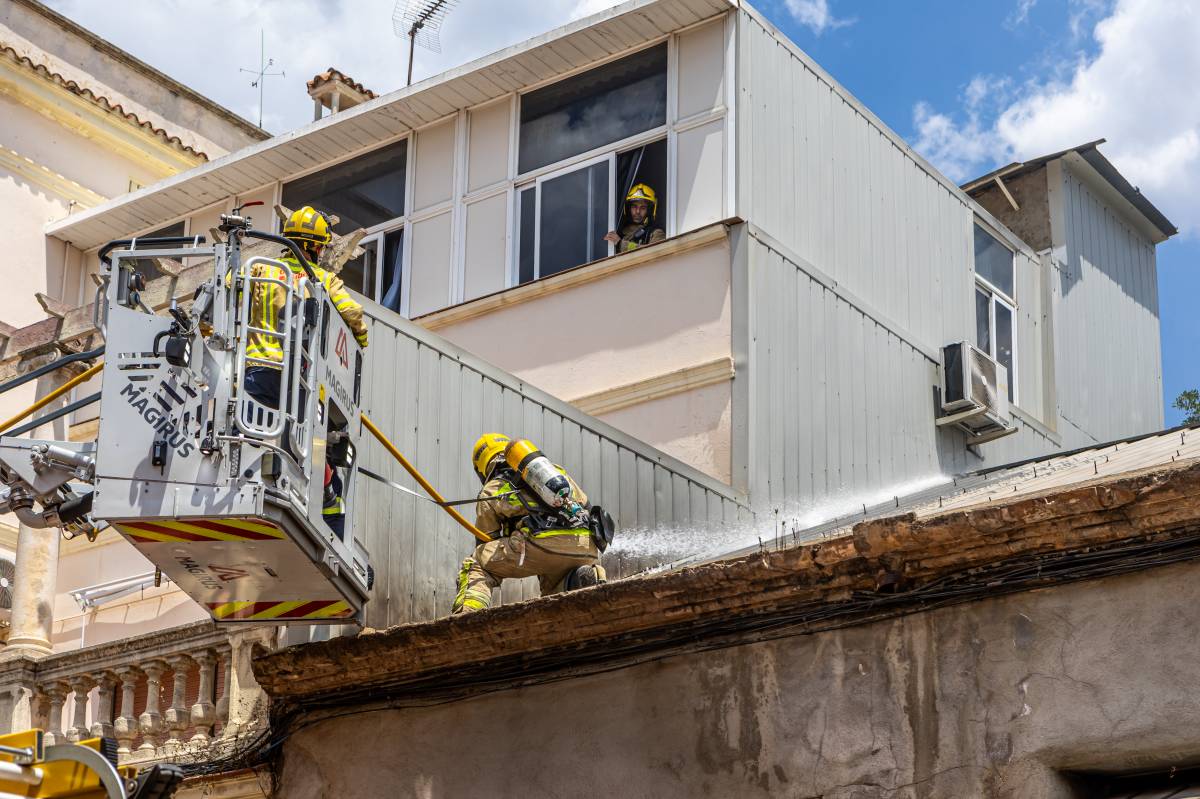 Evacuació d`una residència d`avis a Sabadell